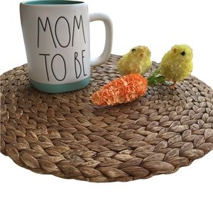 Rae Dunn Mom to Be Mug 

Items can be bundled to save on shipping